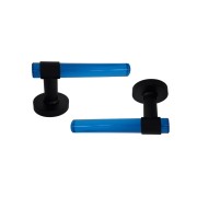 Tiradores de puerta de cristal plexiglás «JOY» AZUL con patas de acero inoxidable negro.
