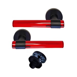 Tiradores de puerta de cristal de plexiglás ROJO «JOY» sobre patas de acero inoxidable negro.